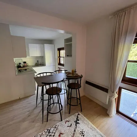 شقة Lovely 2-bedroom Flat In Voltaire Old-town *