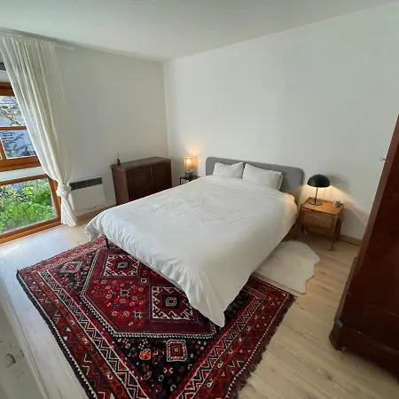 Lovely 2-bedroom Flat In Voltaire Old-town شقة *